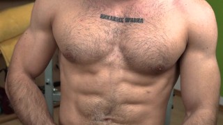 Hot fit guy does bench presses with a boner and cums all over his abs afterwards!